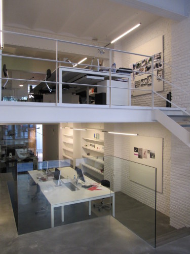 Reforma d’un local comercial com a estudi de disseny gràfic Carrer Londres, 88 Barcelona – 2009 